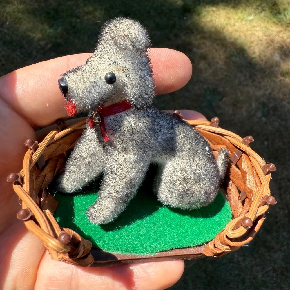 Vintage Kunstlerschutz Handwork Germany Flocked Dog Black Poodle Figurine&Basket